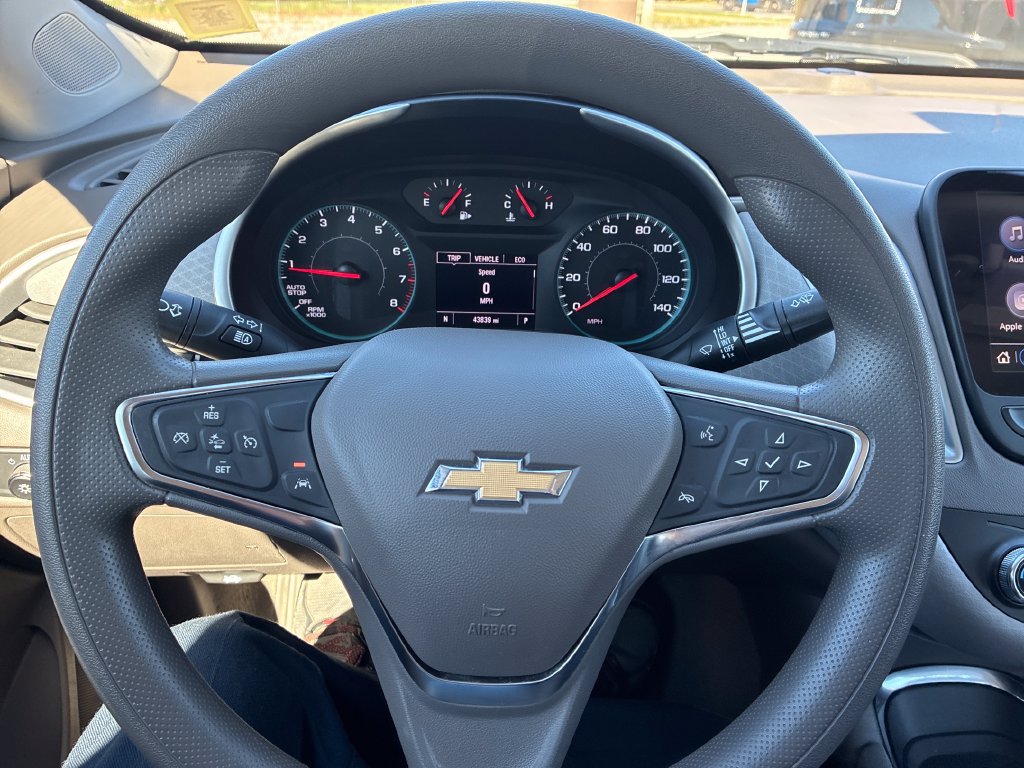 Used 2025 Chevrolet Malibu LT FWD image 15