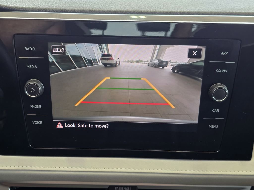 Used 2025 Volkswagen Taos SE FWD image 12