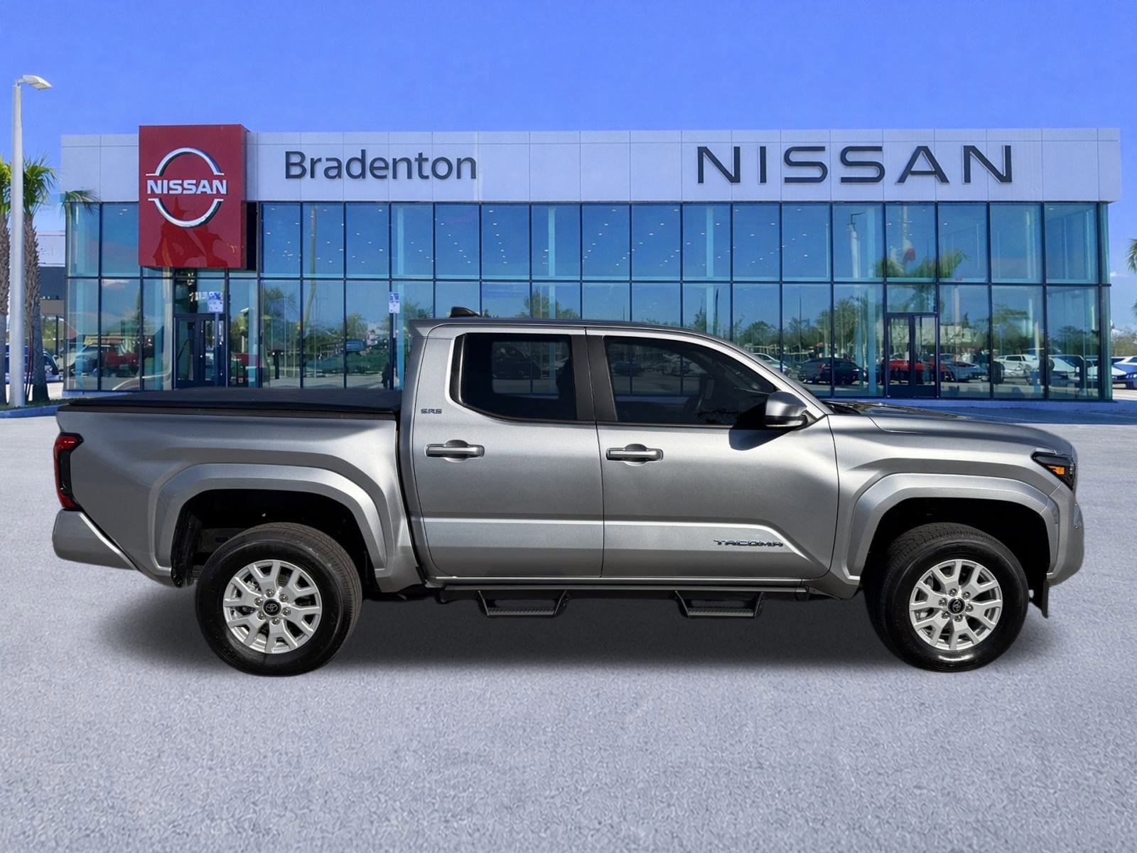 Used 2025 Toyota Tacoma SR5 image 4