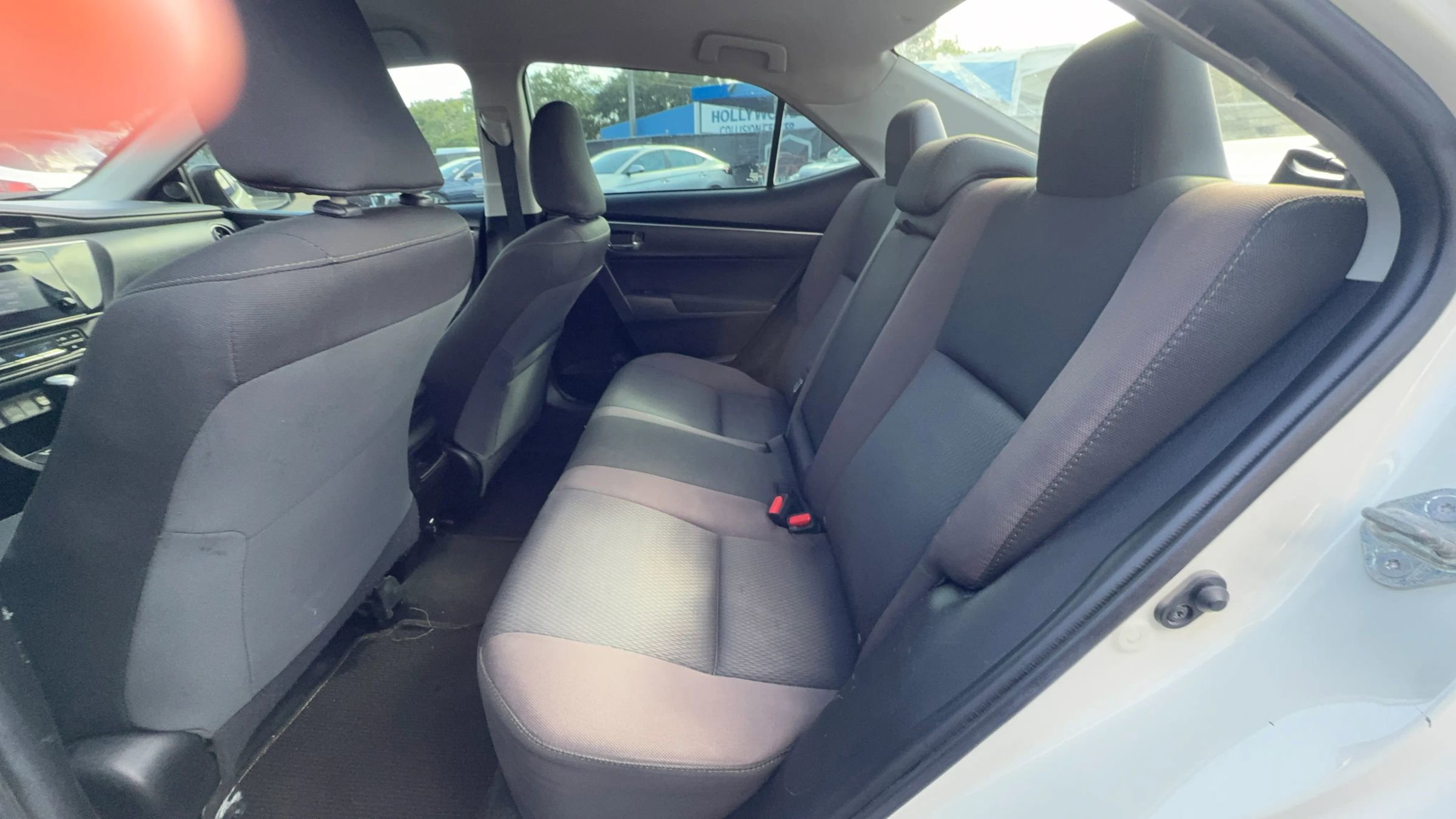 Used 2018 Toyota Corolla LE FWD image 18