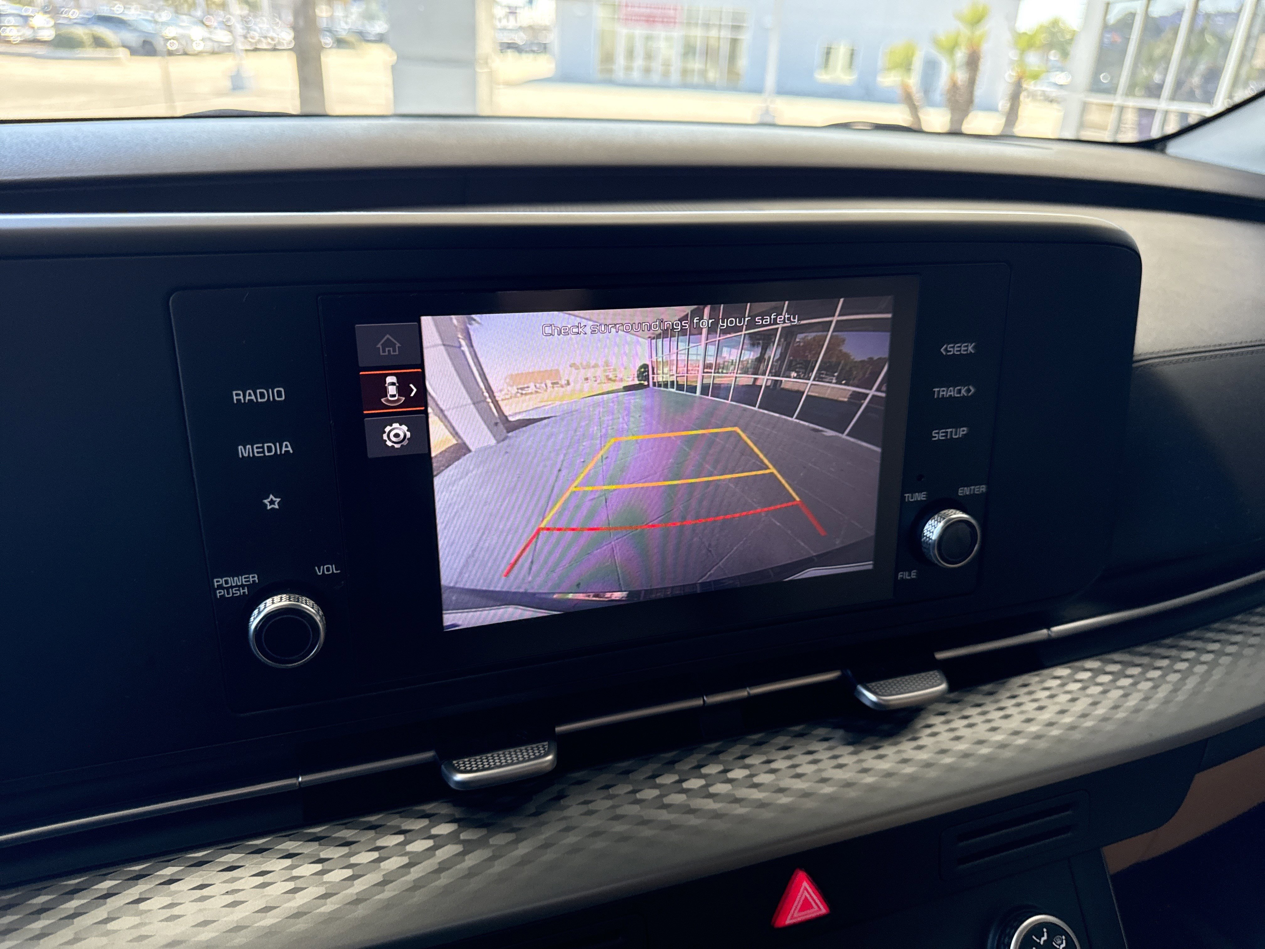 Used 2023 Kia Carnival LX image 23