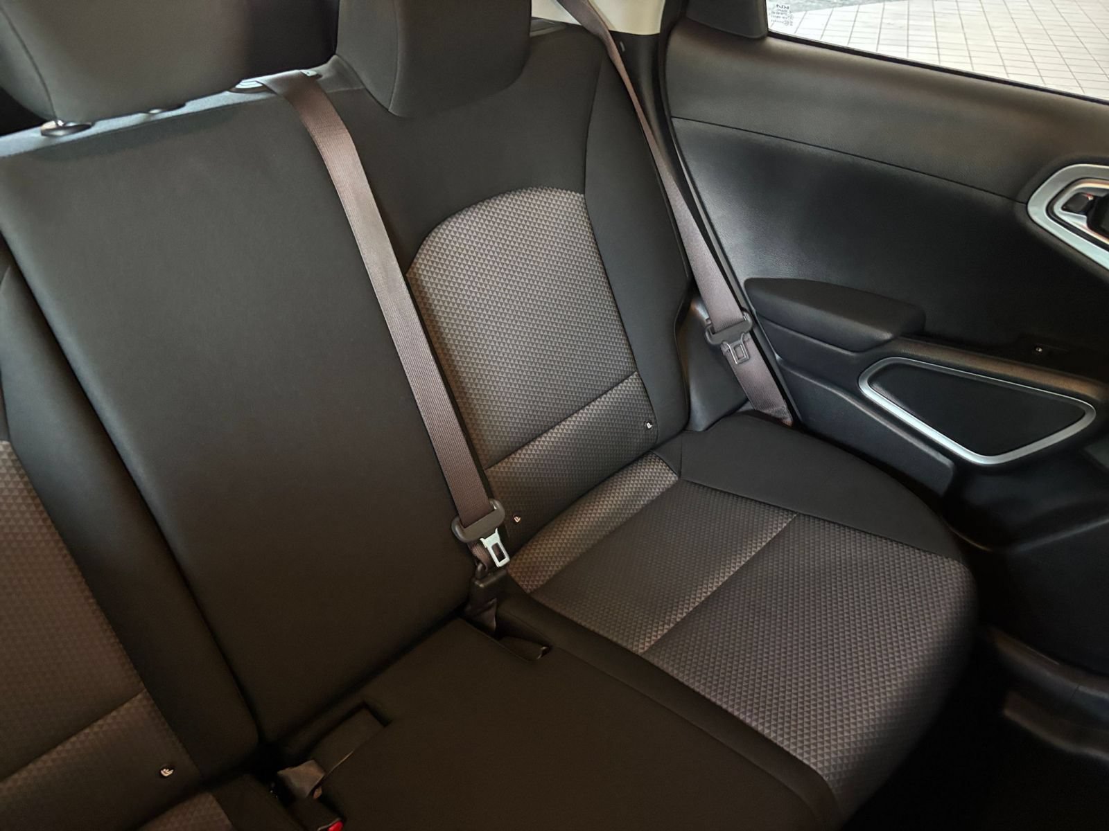 Used 2025 Kia Soul LX w/ LX Technology Package FWD image 34
