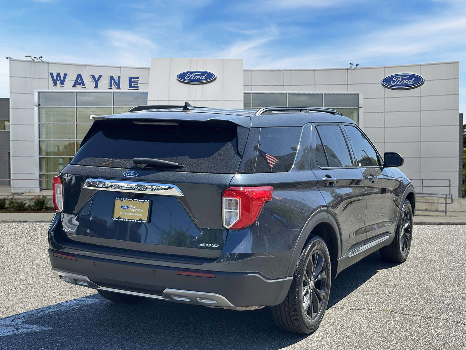 Certified 2022 Ford Explorer XLT w/ Equipment Group 202A AWD/4WD image 5
