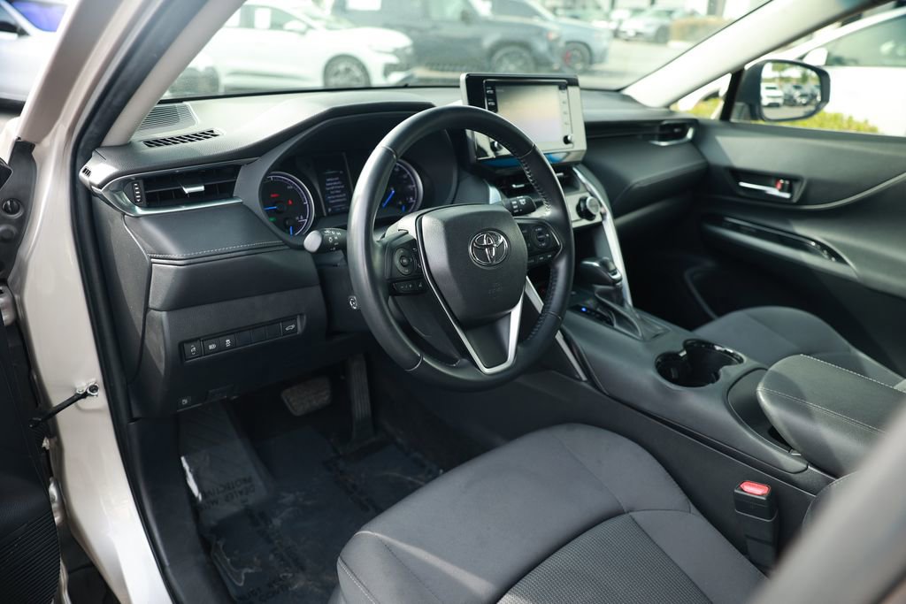 Used 2021 Toyota Venza LE w/ Carpet Mat Package (TMS) image 14