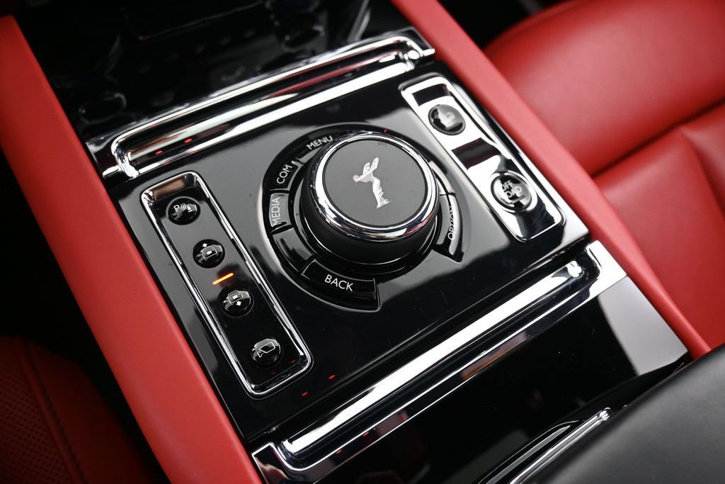 Certified 2019 Rolls-Royce Cullinan AWD/4WD image 23