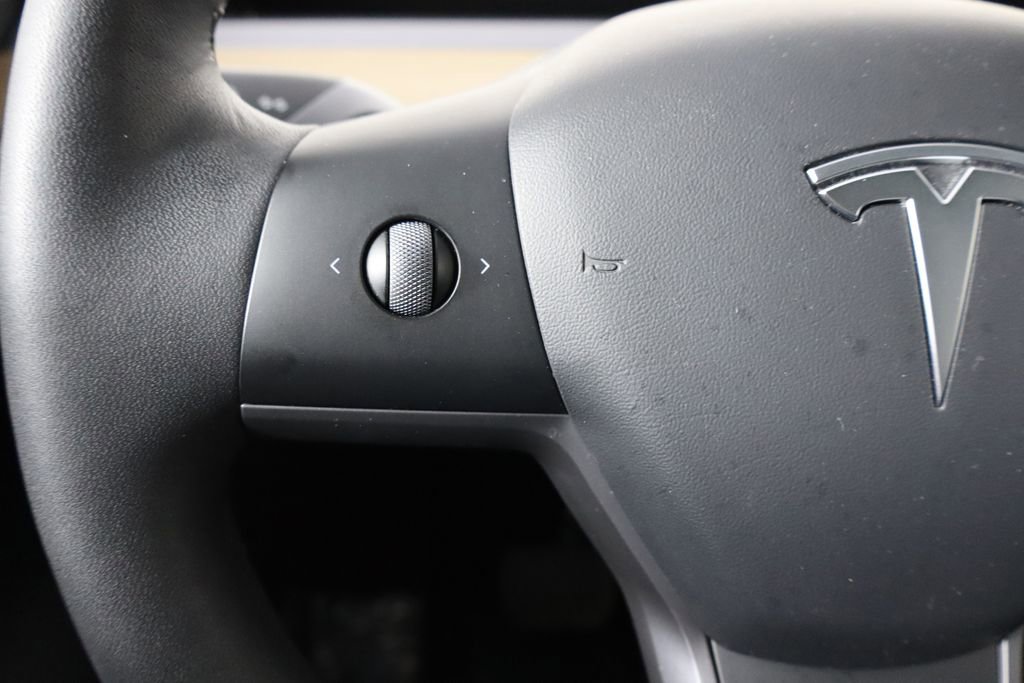 Used 2022 Tesla Model Y Long Range image 26