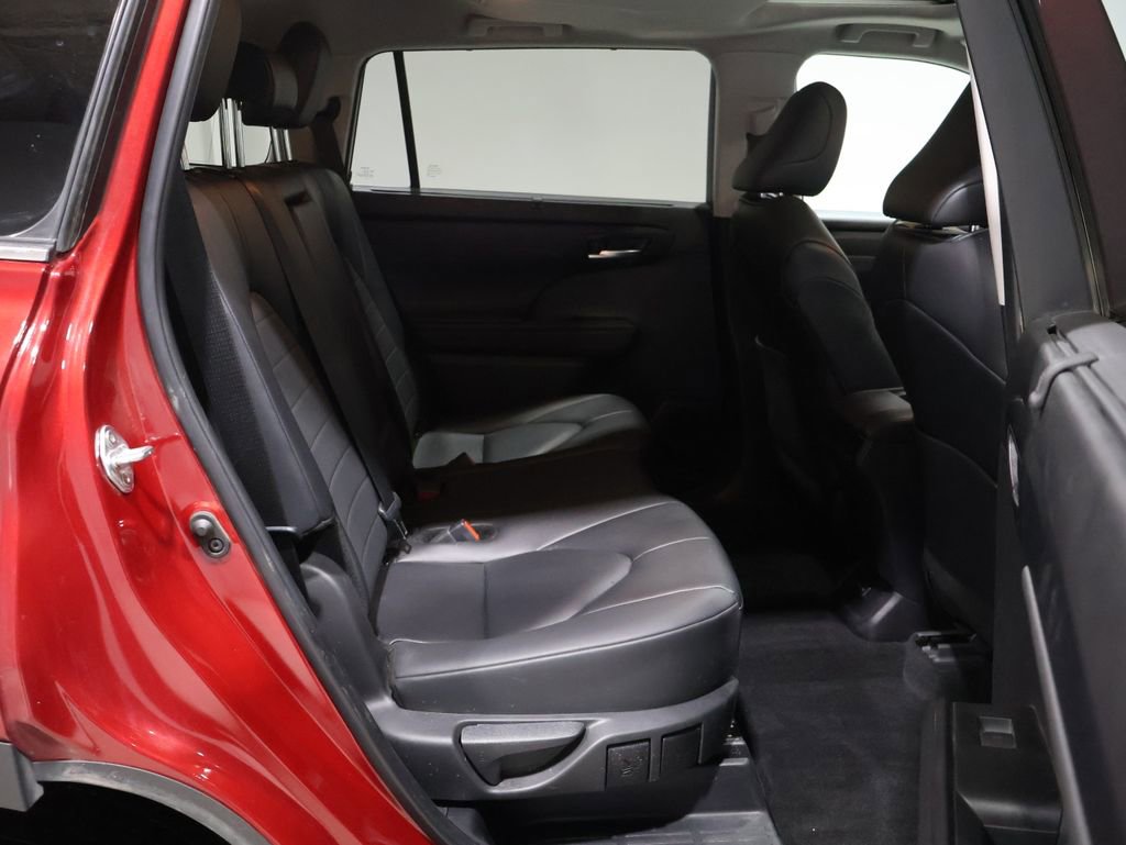 Used 2024 Toyota Highlander XLE image 22
