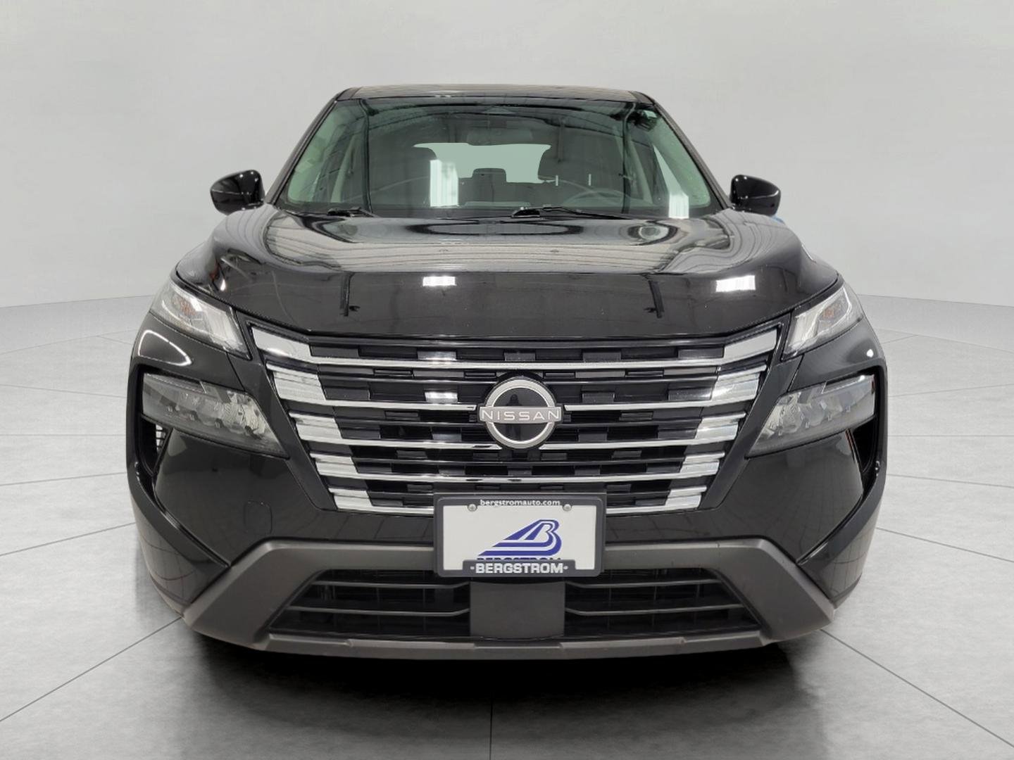 Used 2025 Nissan Rogue SV AWD/4WD image 14