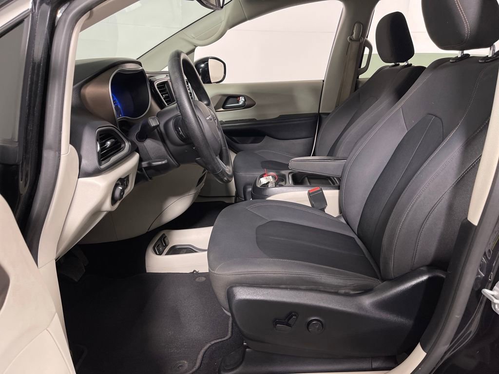 Used 2019 Chrysler Pacifica Touring Plus image 12