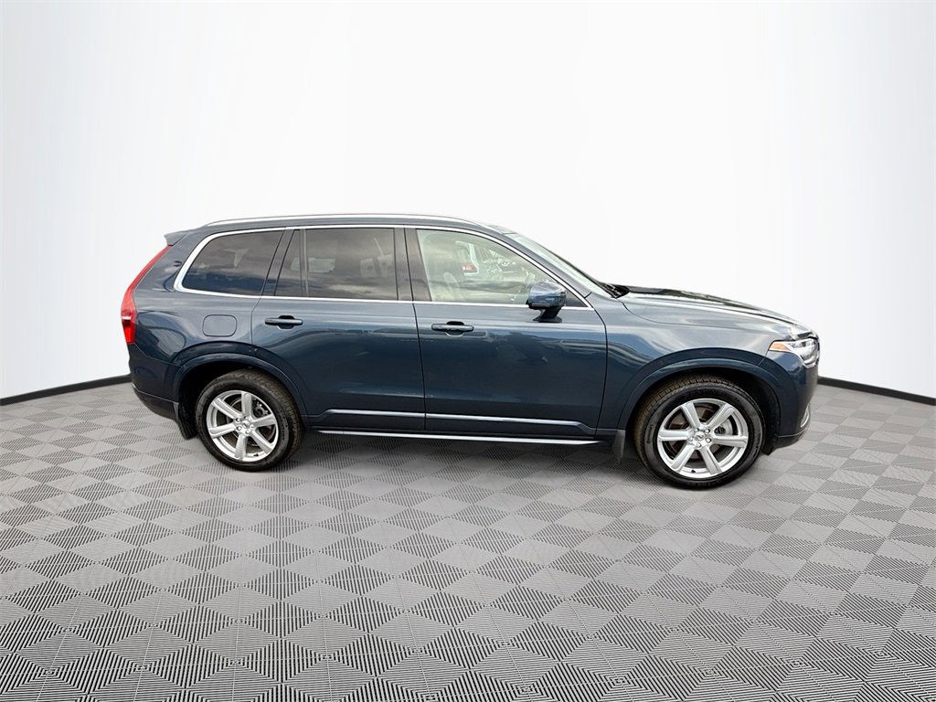 Used 2022 Volvo XC90 T6 Momentum image 9