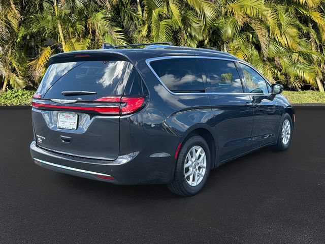 Used 2021 Chrysler Pacifica Touring-L FWD image 4