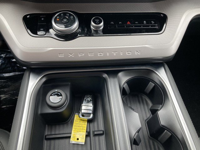 New 2026 Ford Expedition Active AWD/4WD image 18