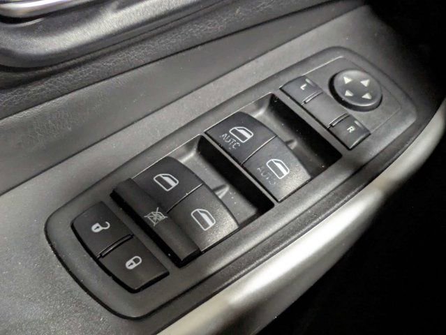 Used 2018 Jeep Cherokee Latitude Plus w/ Comfort/Convenience Group FWD image 25