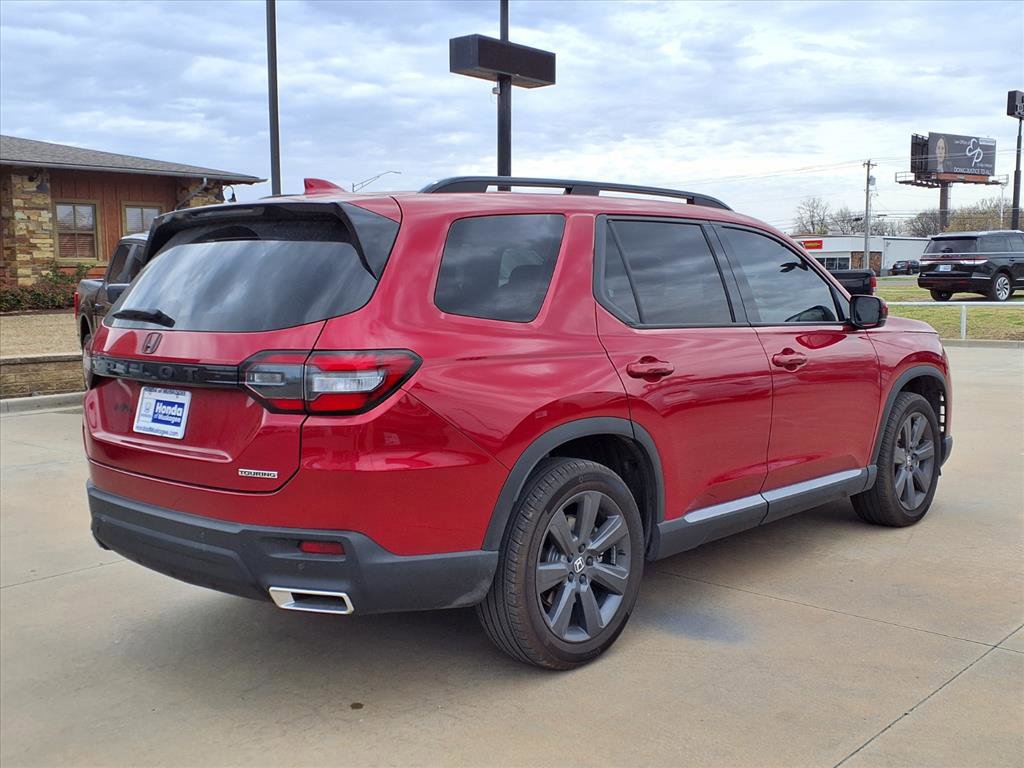 Used 2025 Honda Pilot Touring image 2