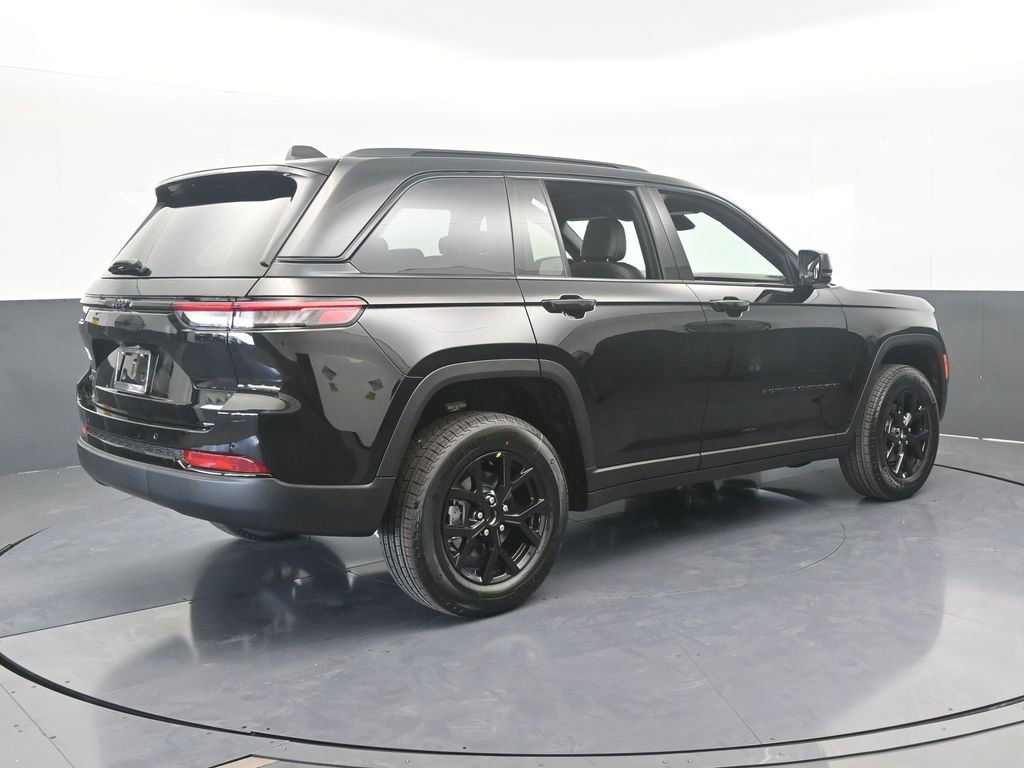 New 2025 Jeep Grand Cherokee Laredo image 6
