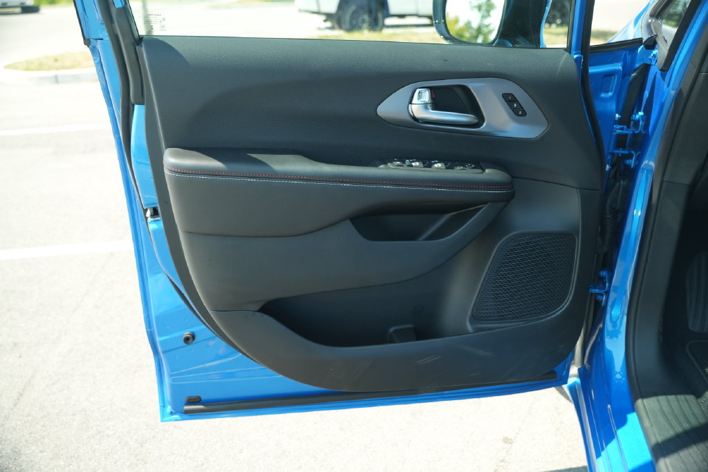 New 2027 Chrysler Pacifica Select FWD image 12