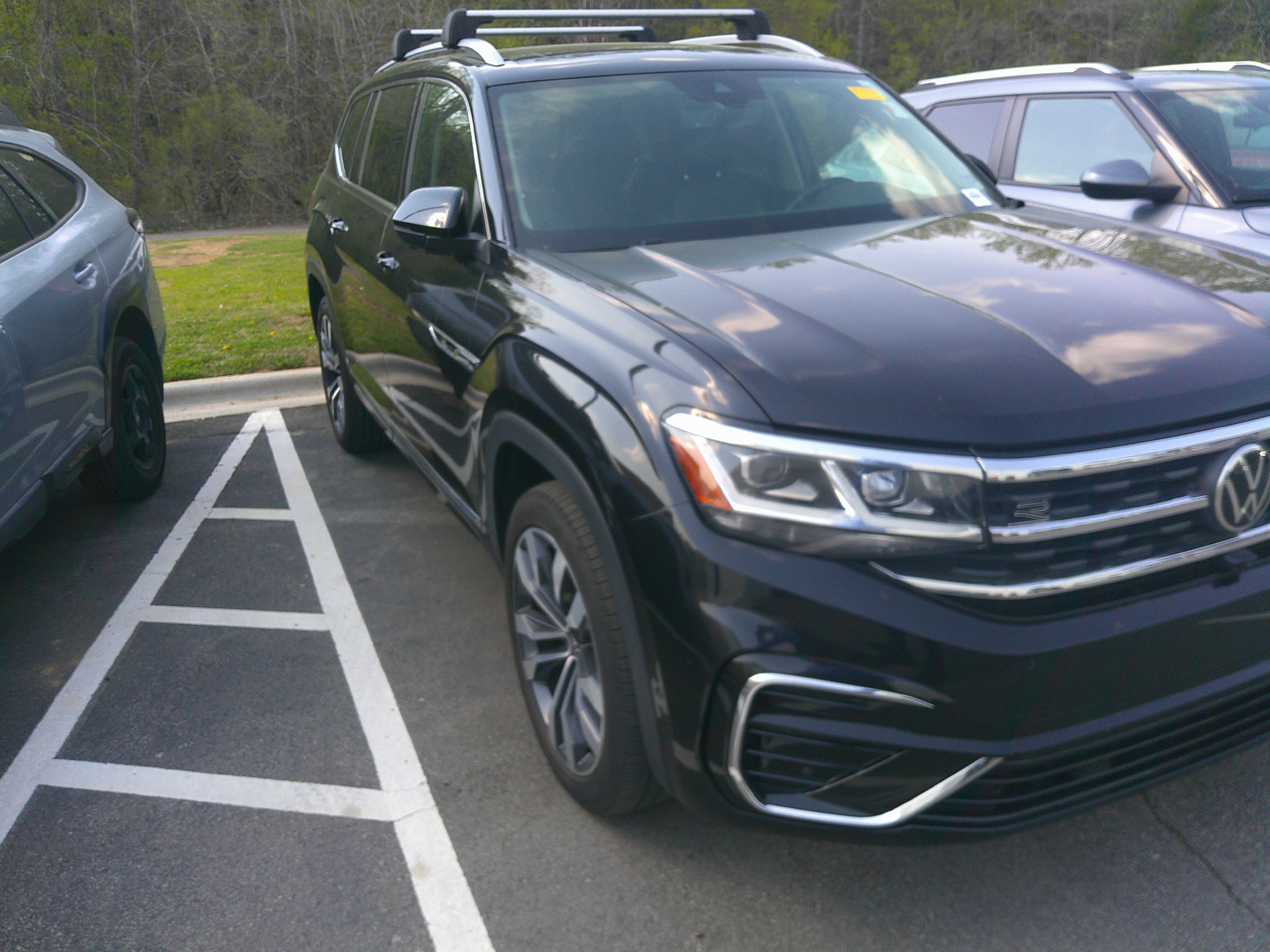 Used 2022 Volkswagen Atlas SEL Premium image 3