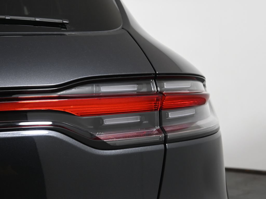 Used 2026 Porsche Macan AWD/4WD image 13