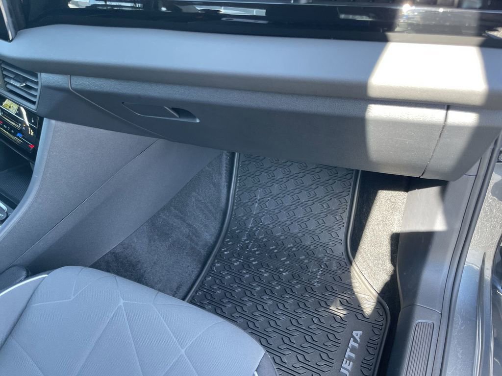 Used 2025 Volkswagen Jetta Sport image 31