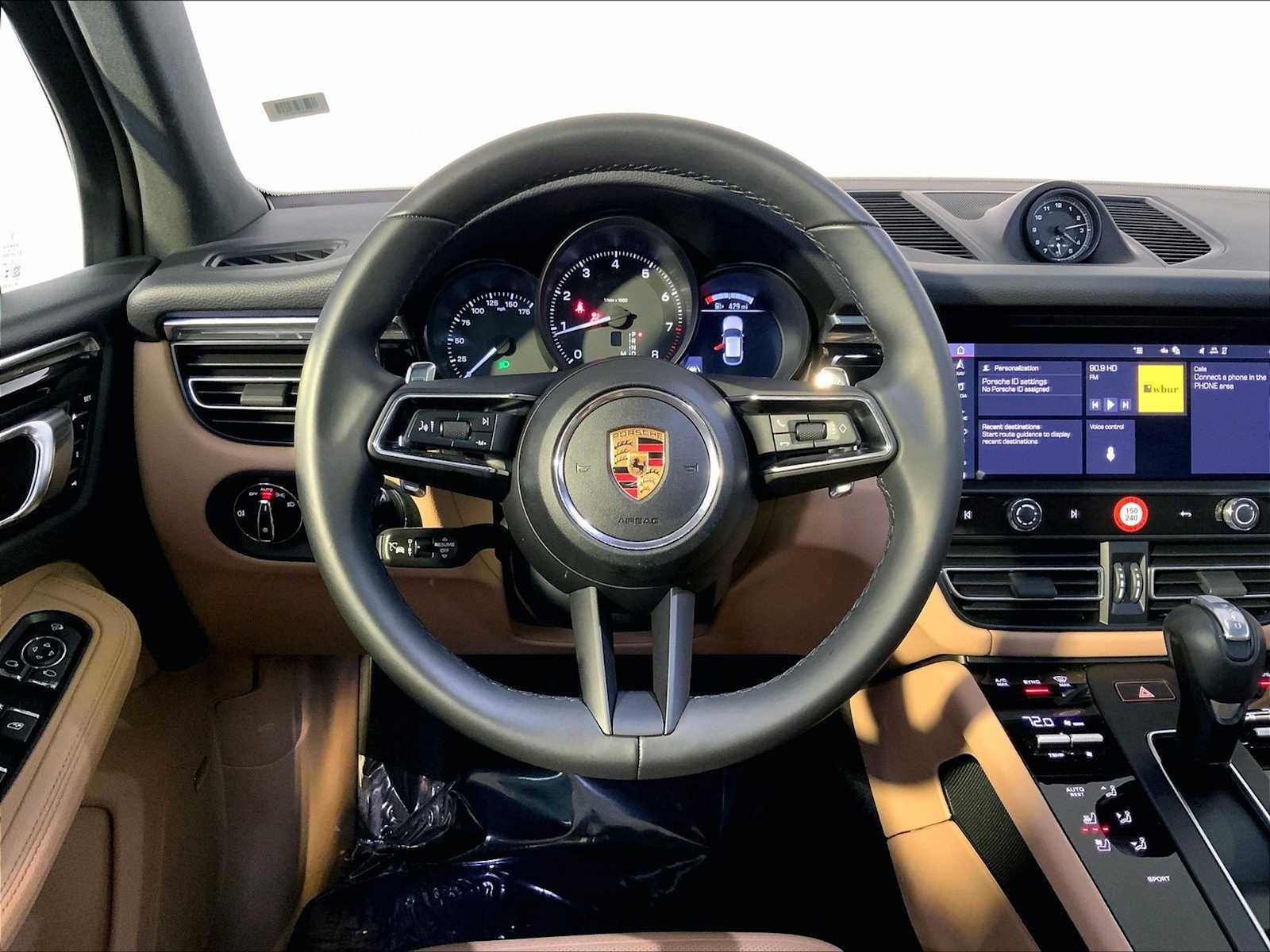 Certified 2025 Porsche Macan image 15