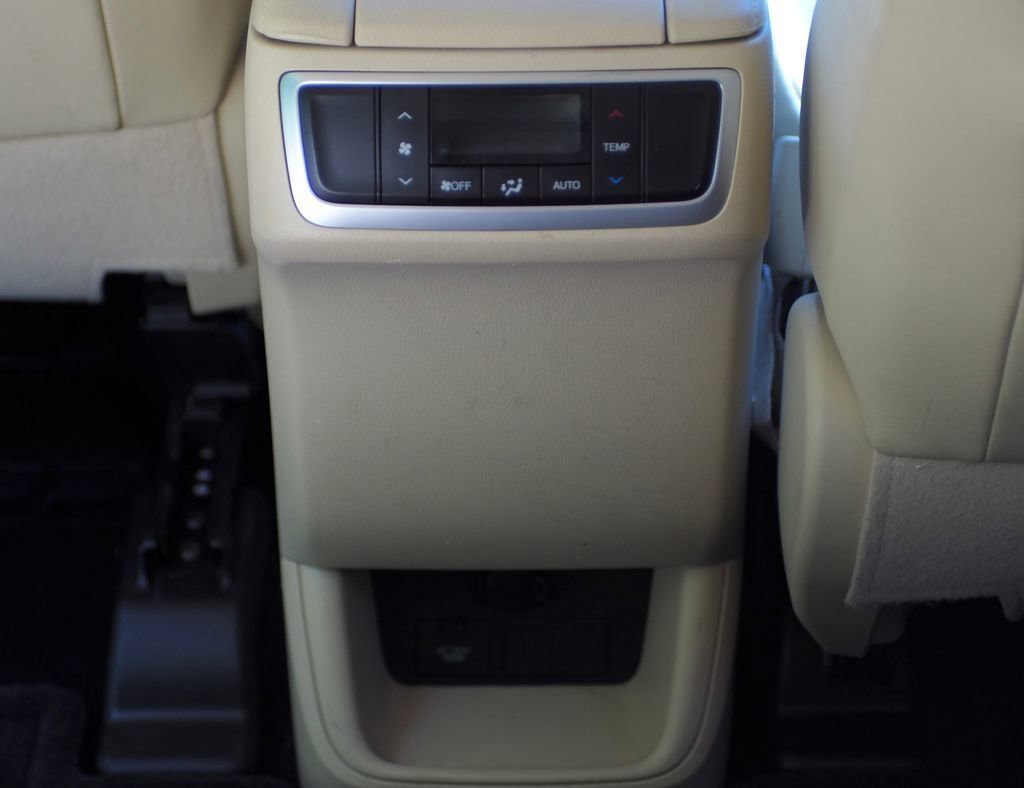 Used 2016 Toyota Highlander XLE FWD image 24