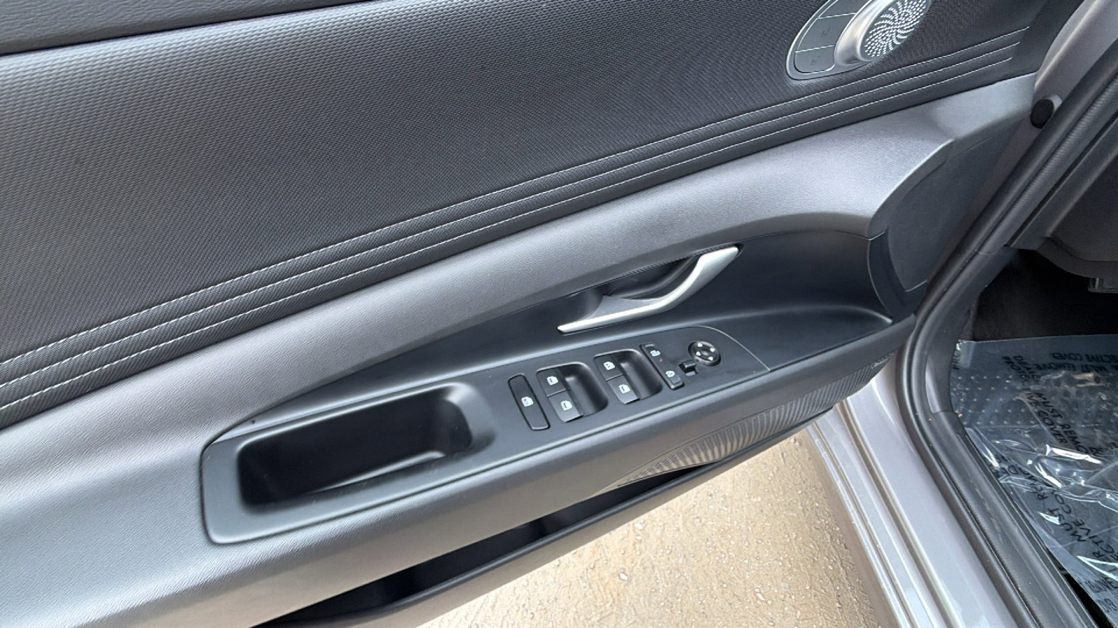 Used 2024 Hyundai Elantra Limited image 15