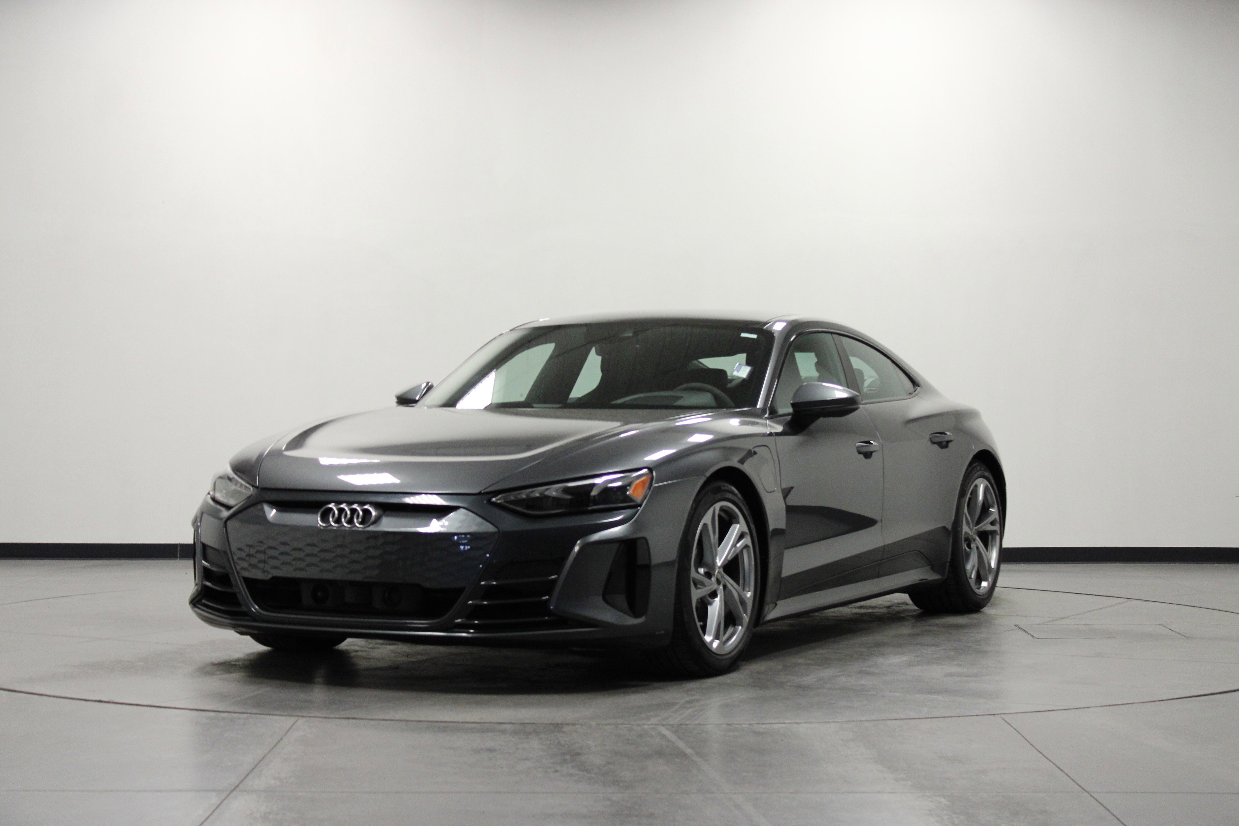 Used 2023 Audi e-tron GT Premium Plus image 8