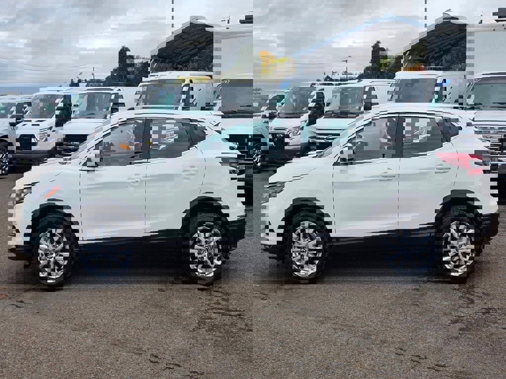 Used 2022 Nissan Rogue Sport S image 6