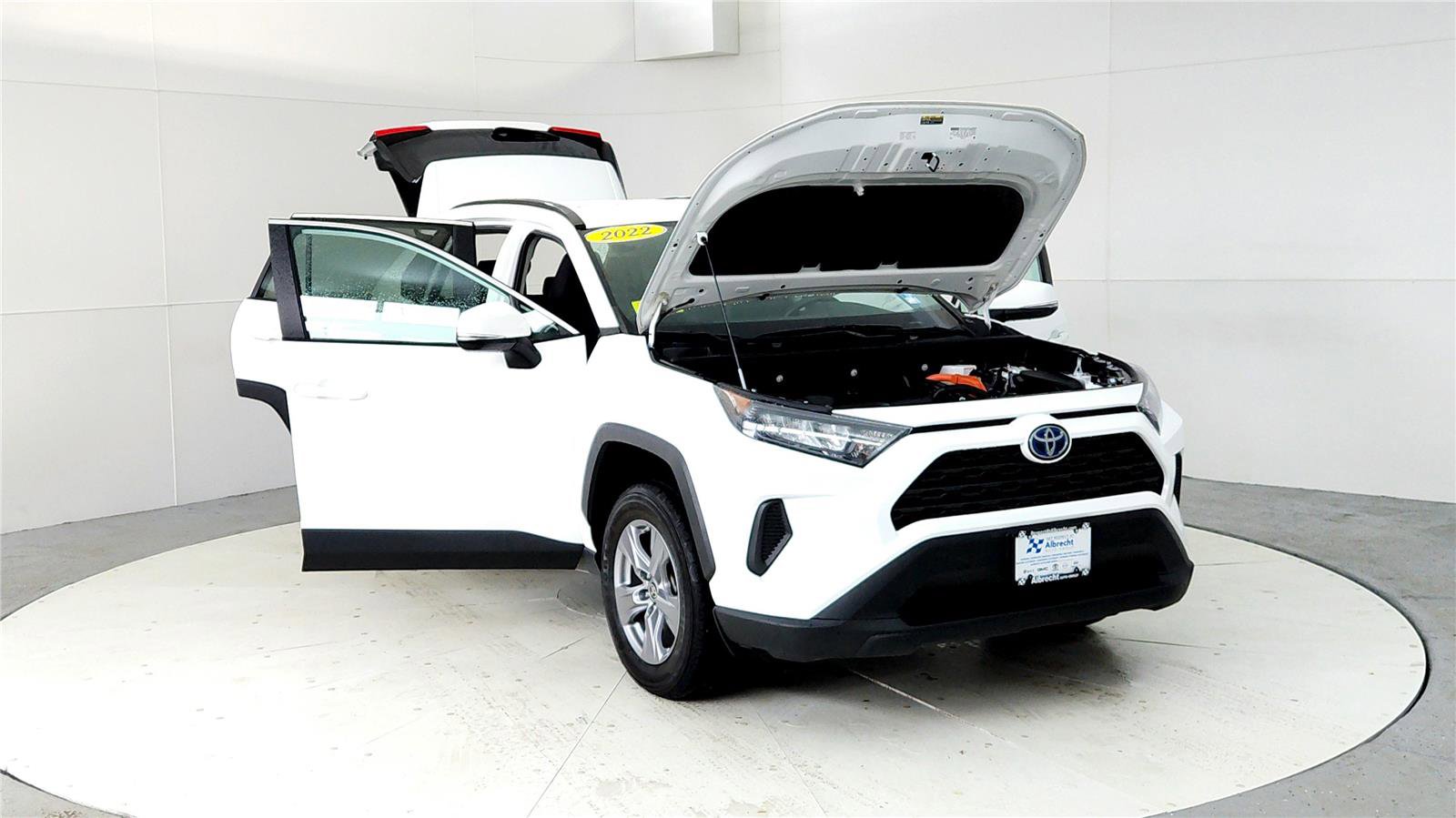 Used 2022 Toyota RAV4 LE image 9