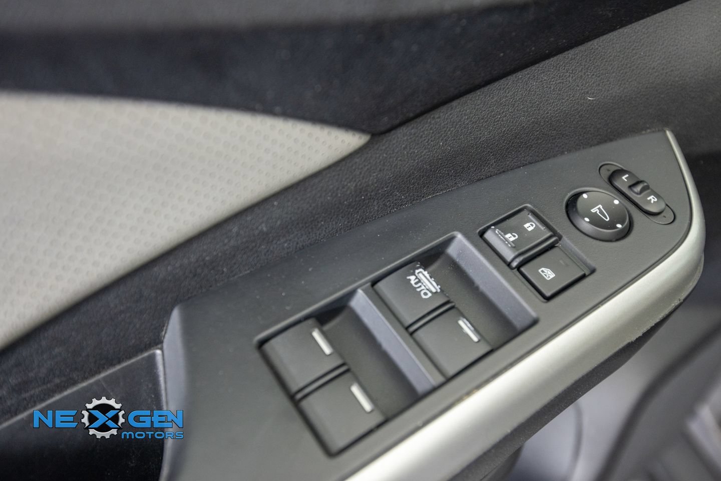 Used 2015 Honda CR-V EX-L image 12