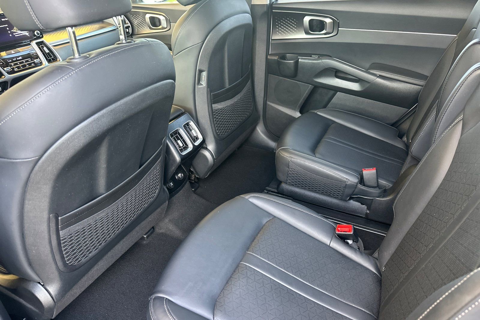 Used 2022 Kia Sorento EX w/ Panoramic Sunroof Package AWD/4WD image 14