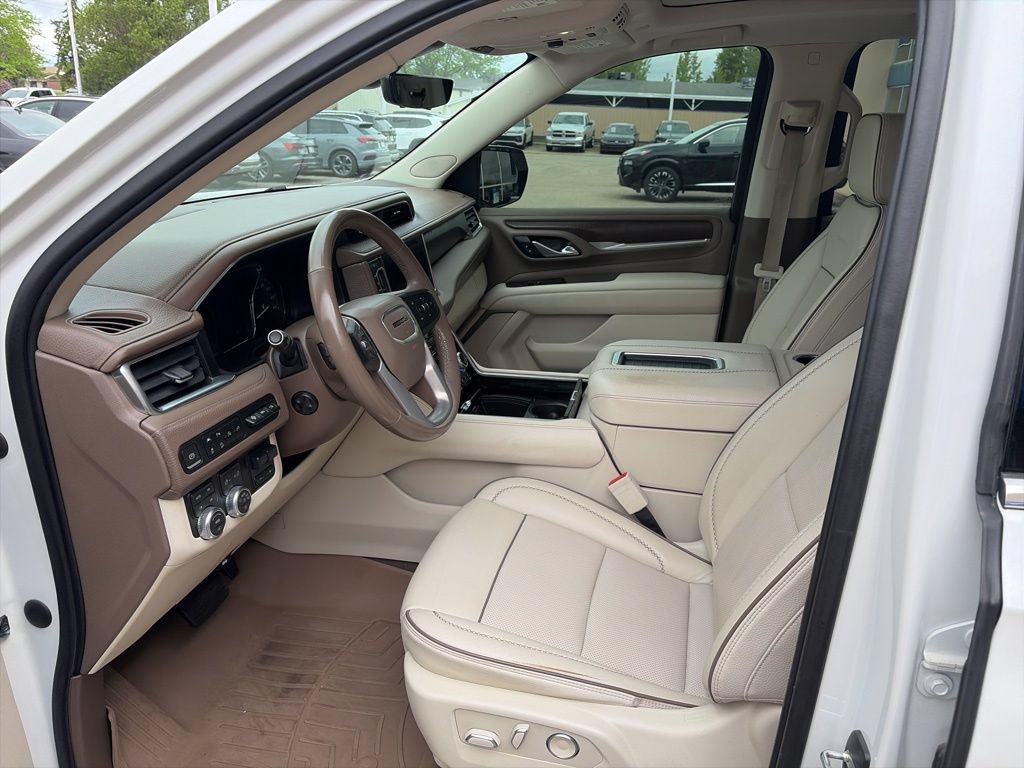 Used 2021 GMC Yukon XL Denali w/ Denali Ultimate Package AWD/4WD image 10