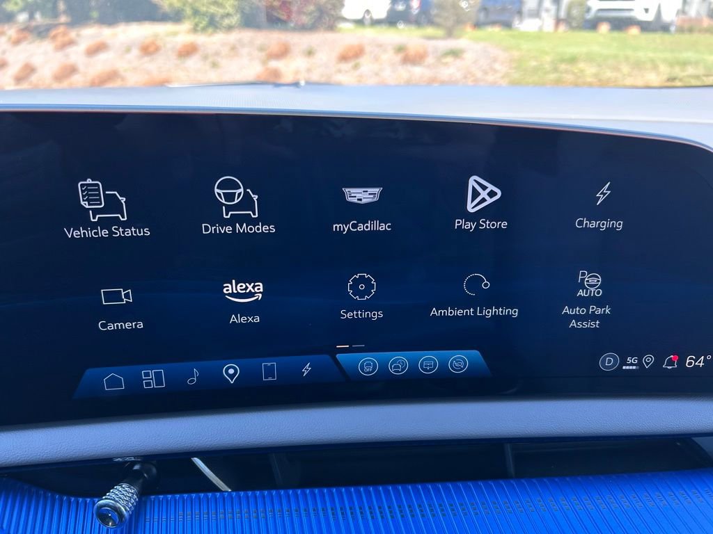 Used 2025 Cadillac Optiq Luxury 1 AWD/4WD image 31