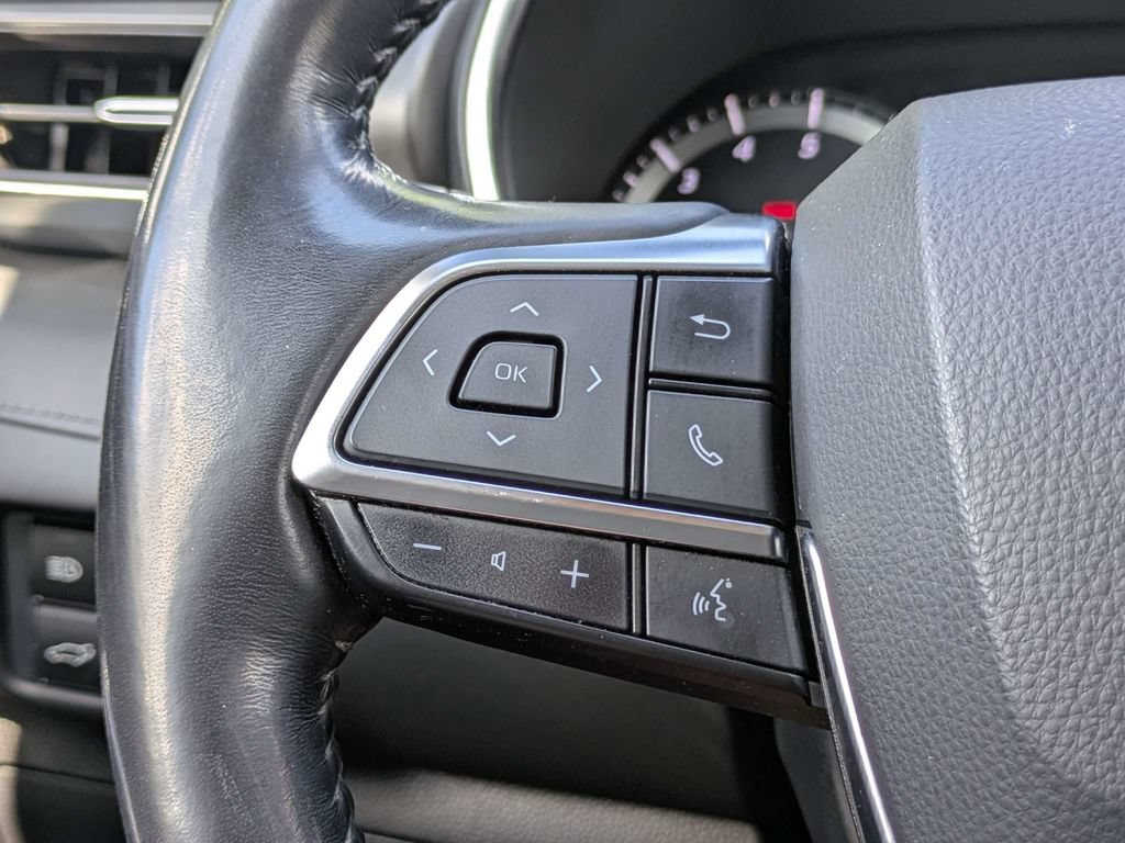 Used 2021 Toyota Highlander Limited FWD image 28