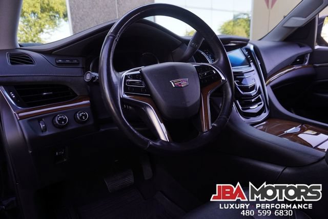 Used 2018 Cadillac Escalade Premium Luxury AWD/4WD image 5