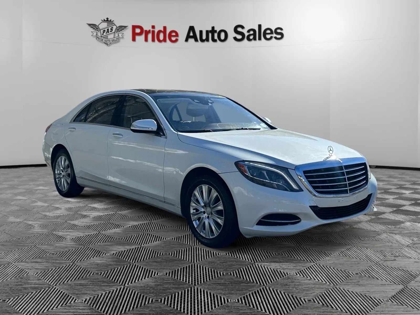 Used 2015 Mercedes-Benz S 550 Sedan image 3