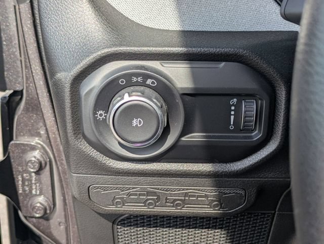 Used 2025 Jeep Wrangler Sport AWD/4WD image 16