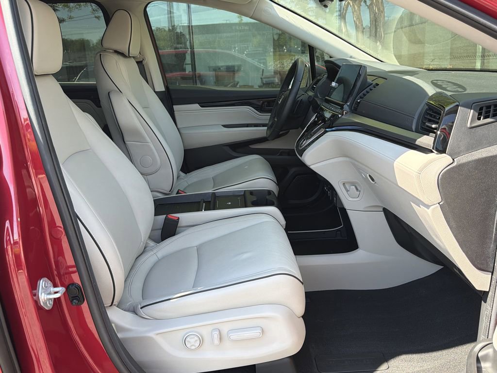 Used 2025 Honda Odyssey Touring image 13
