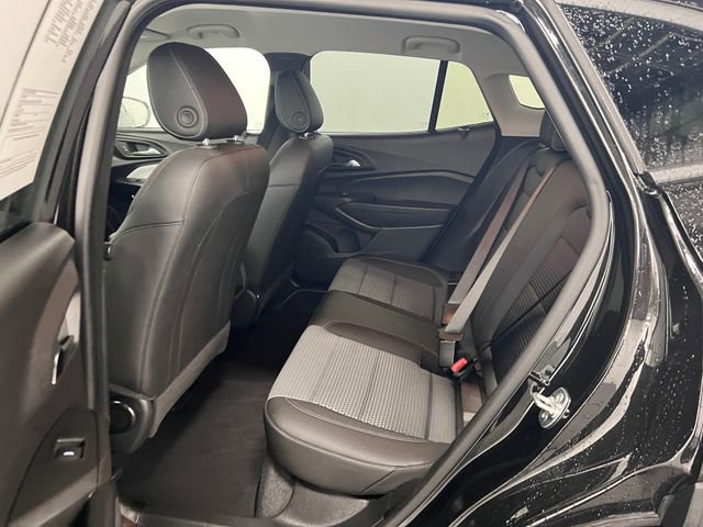 Used 2025 Chevrolet Trax LT w/ LT Convenience Package image 32