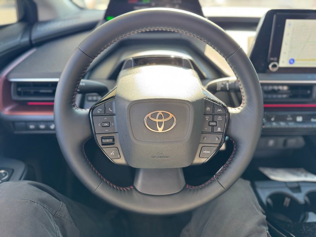 Used 2025 Toyota Prius Plug-In Hybrid image 6