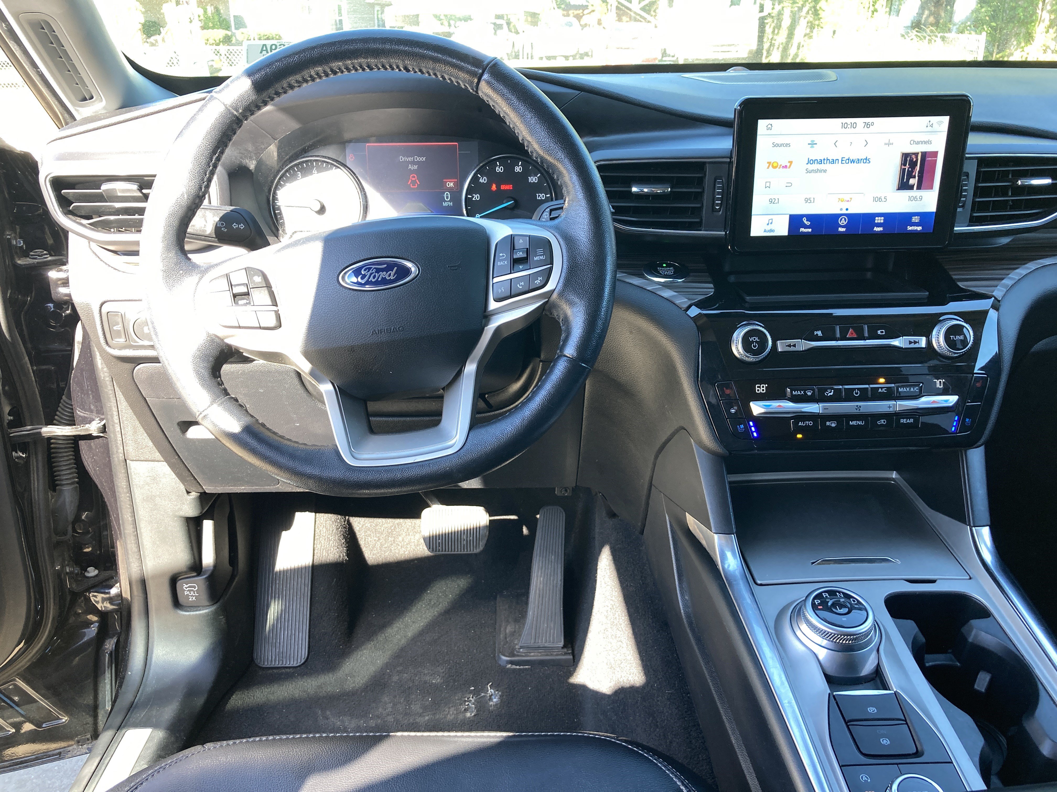 Used 2021 Ford Explorer Limited w/ Equipment Group 301A AWD/4WD image 13