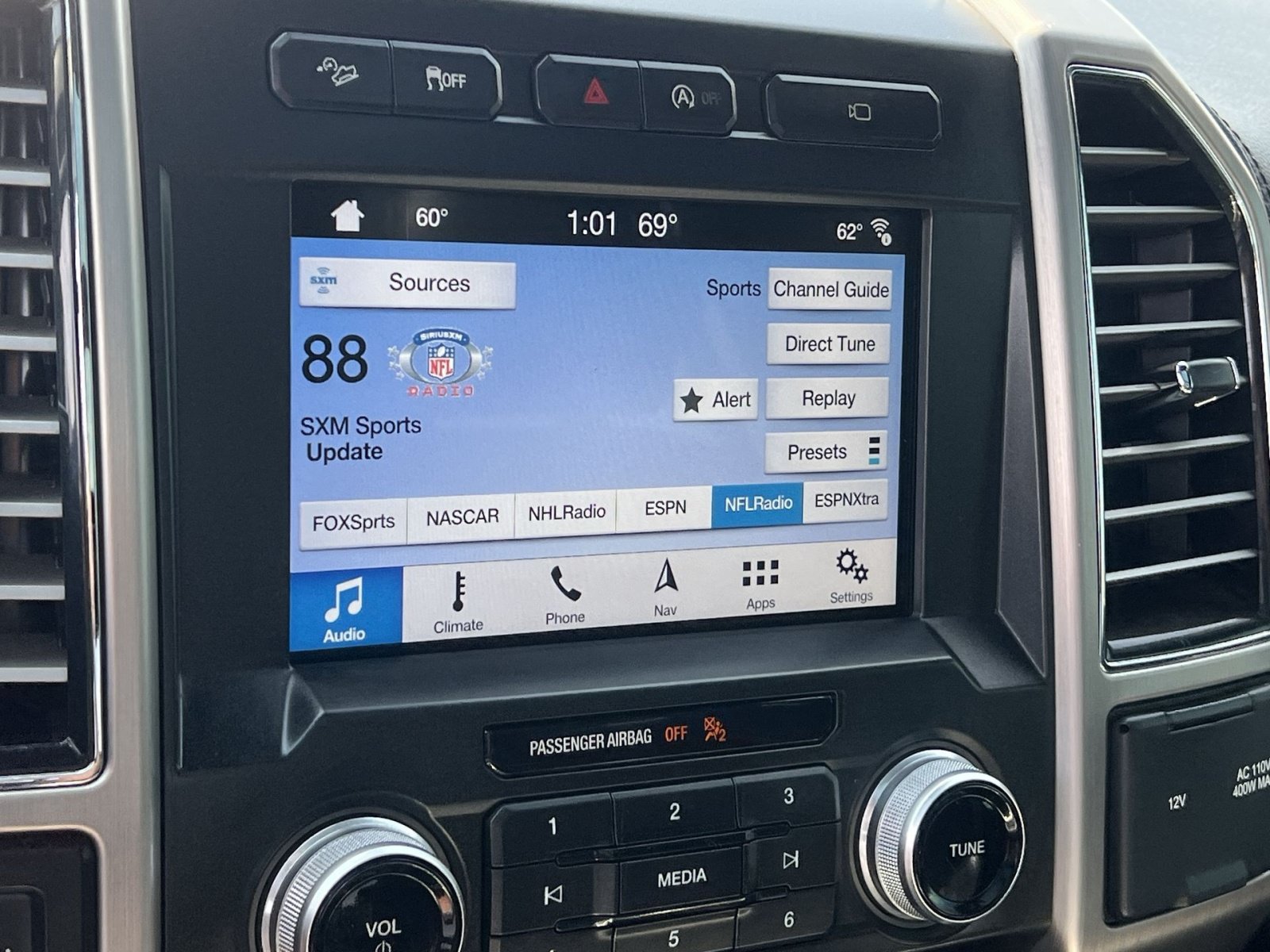 Used 2017 Ford F150 Platinum w/ Equipment Group 701A Luxury AWD/4WD image 18