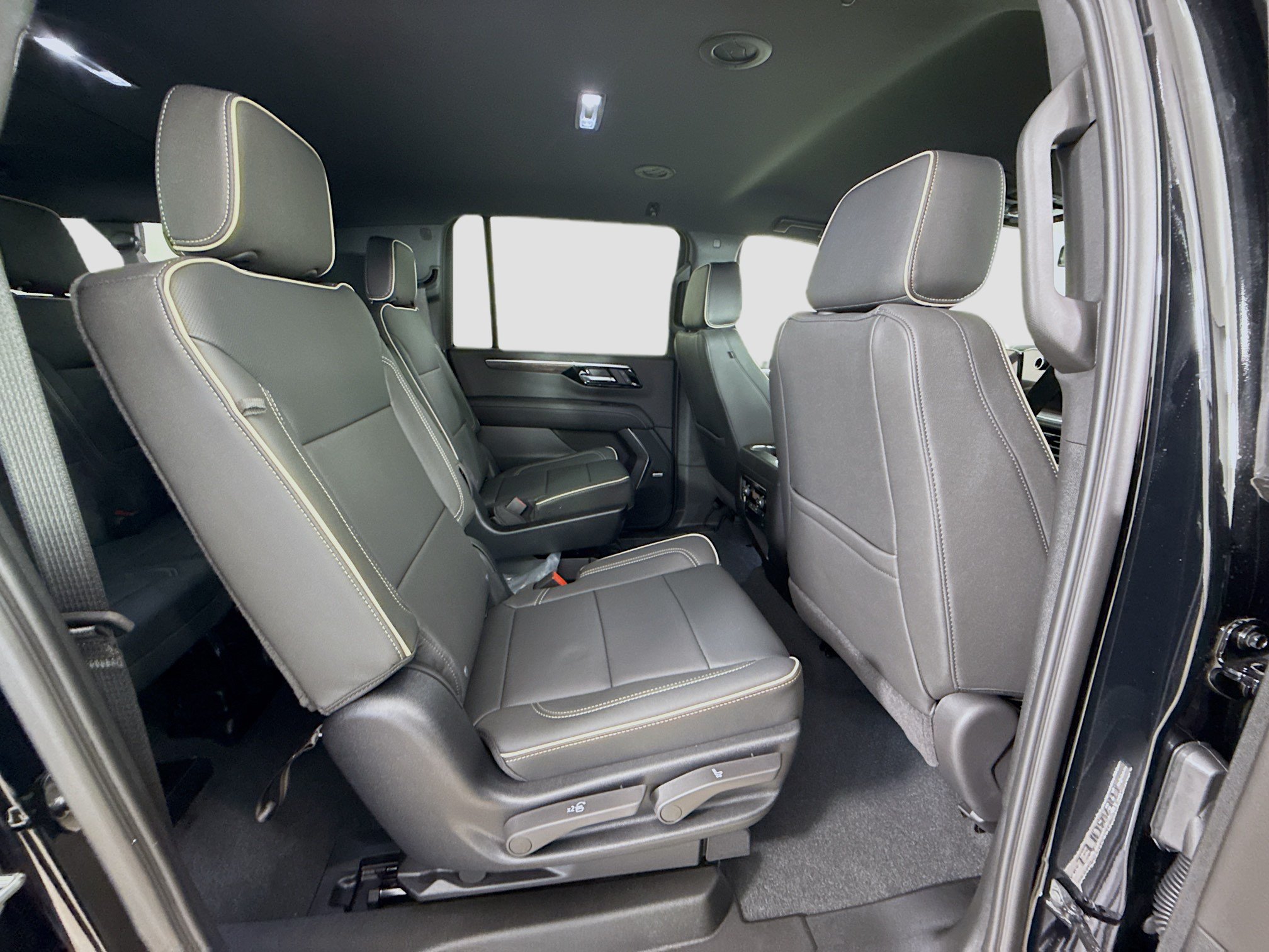 New 2026 Chevrolet Suburban Premier RWD image 31