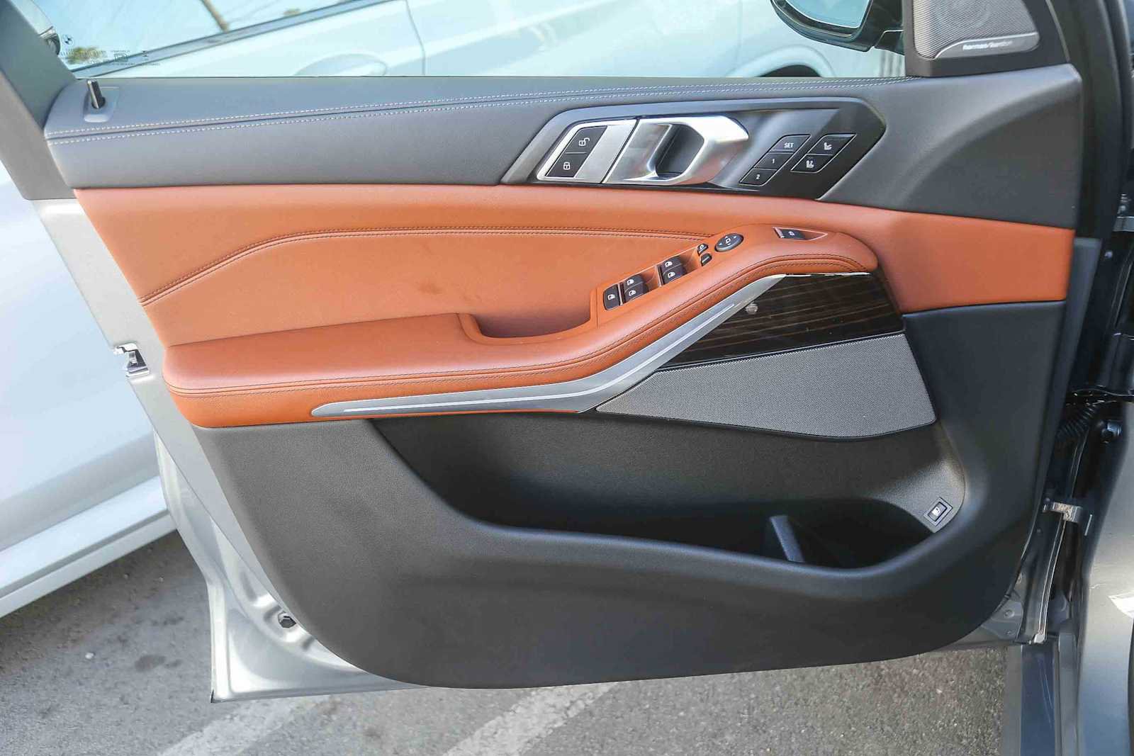 Used 2025 BMW X5 xDrive50e w/ Executive Package image 17