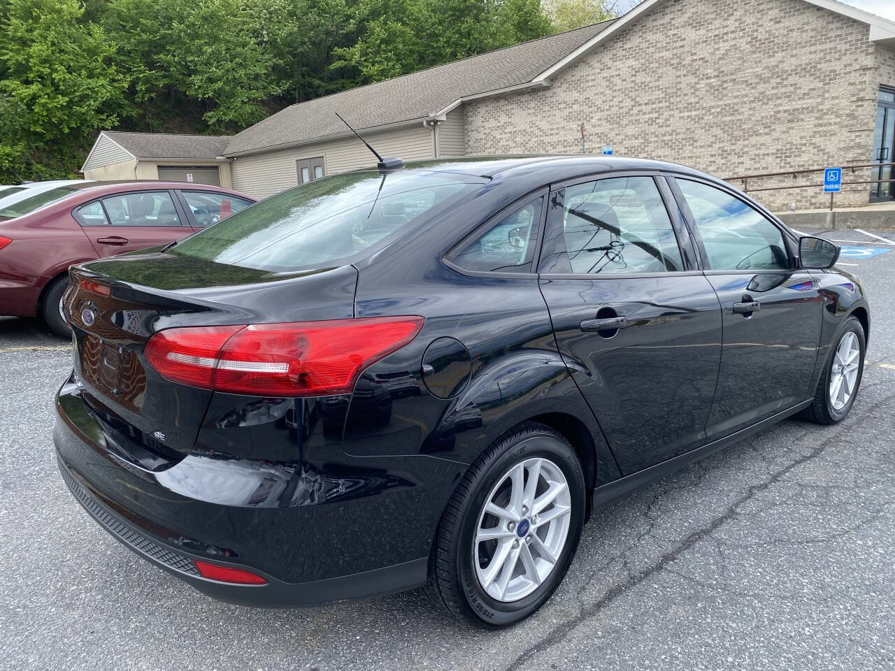 Used 2018 Ford Focus SE FWD image 5