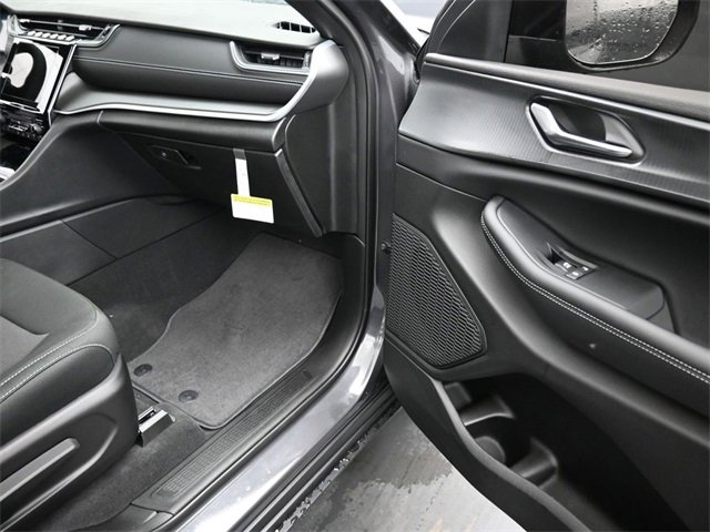 New 2025 Jeep Grand Cherokee L Laredo image 26