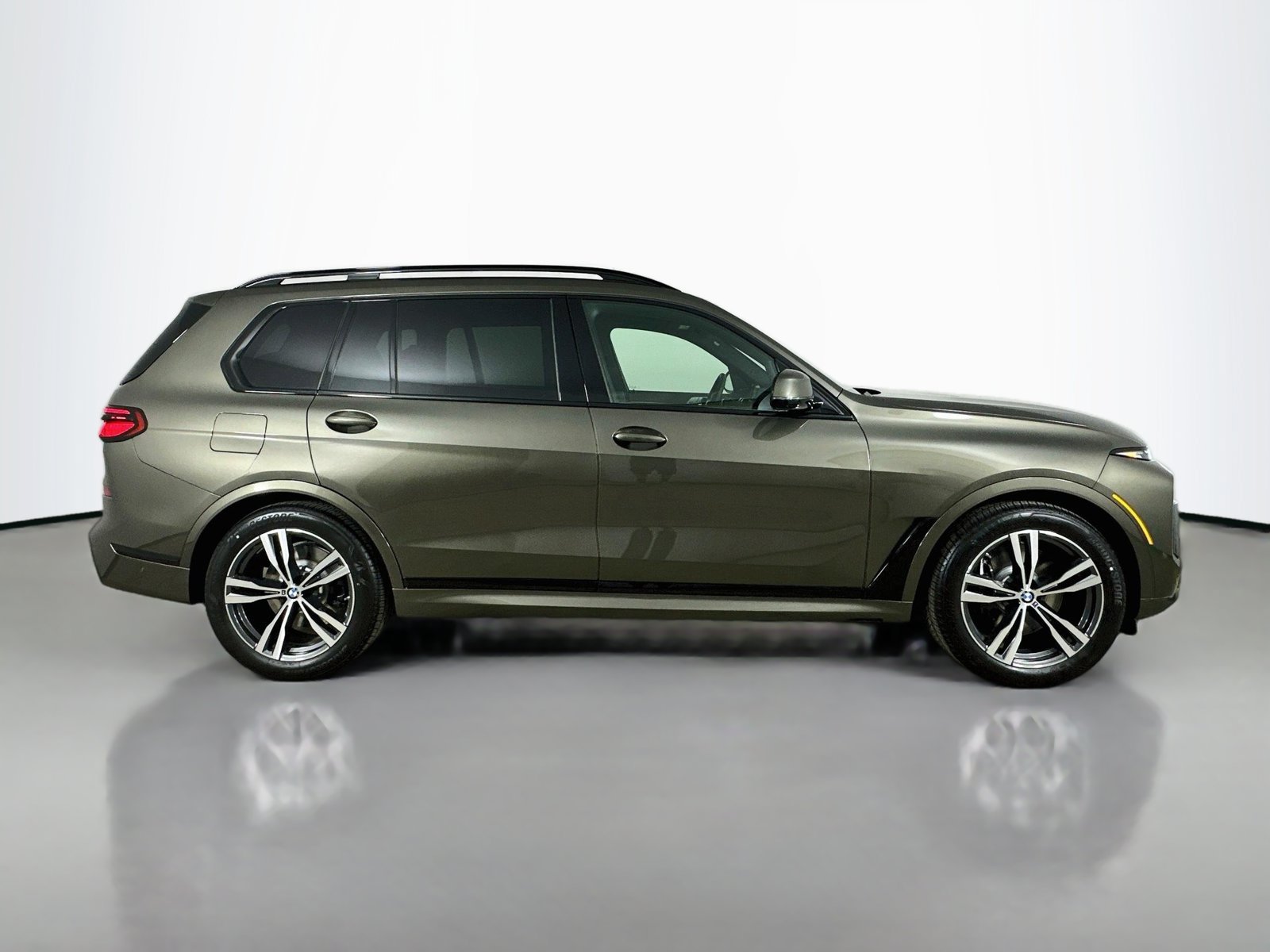 New 2027 BMW X7 xDrive40i w/ Executive Package AWD/4WD image 4