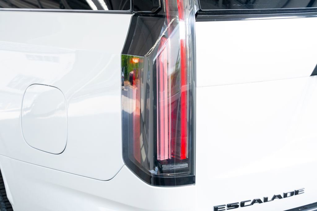 Used 2025 Cadillac Escalade ESV Sport w/ LPO, ONYX Package image 21