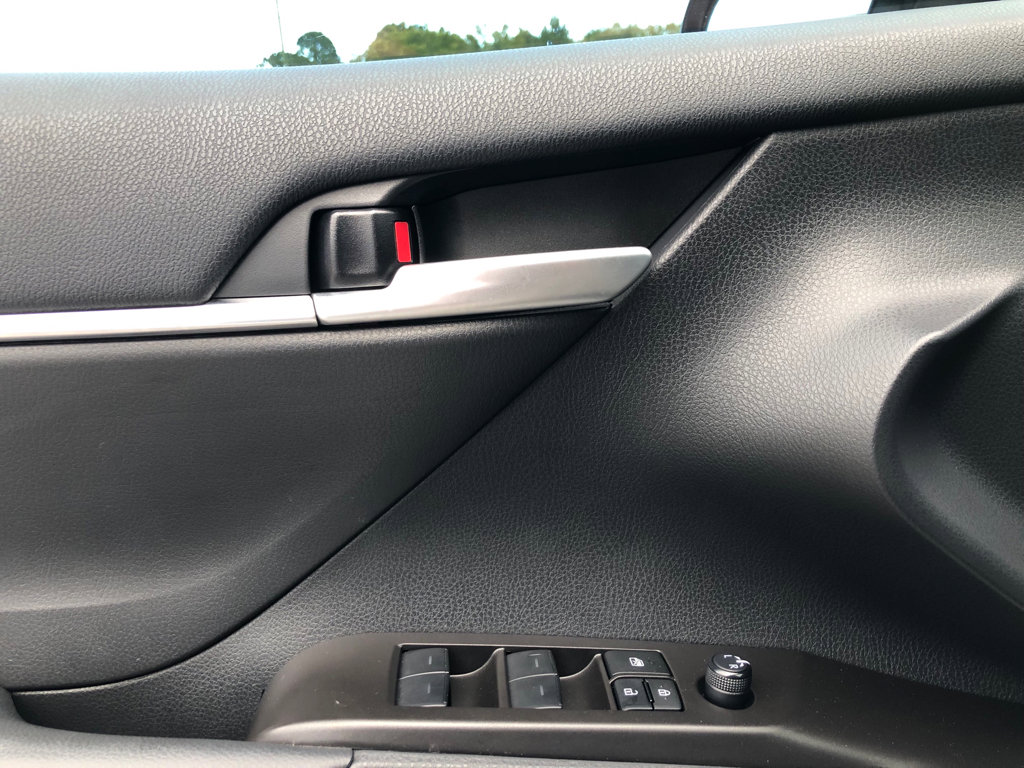 Used 2024 Toyota Camry SE image 7