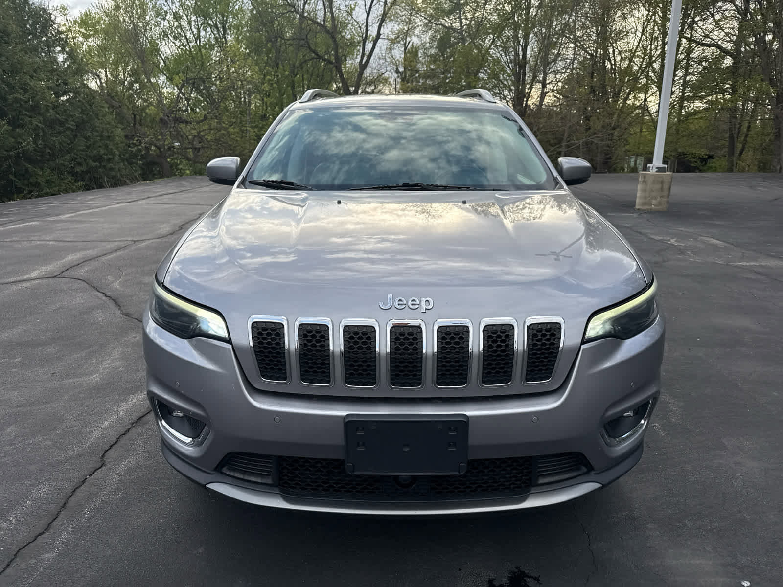 Used 2019 Jeep Cherokee Limited w/ Luxury Group AWD/4WD image 8